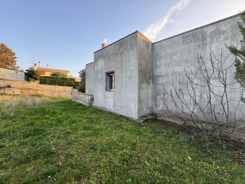 Villa Da Ristrutturare Con PdC Approvato Per Demolizione e Ricostruzione.